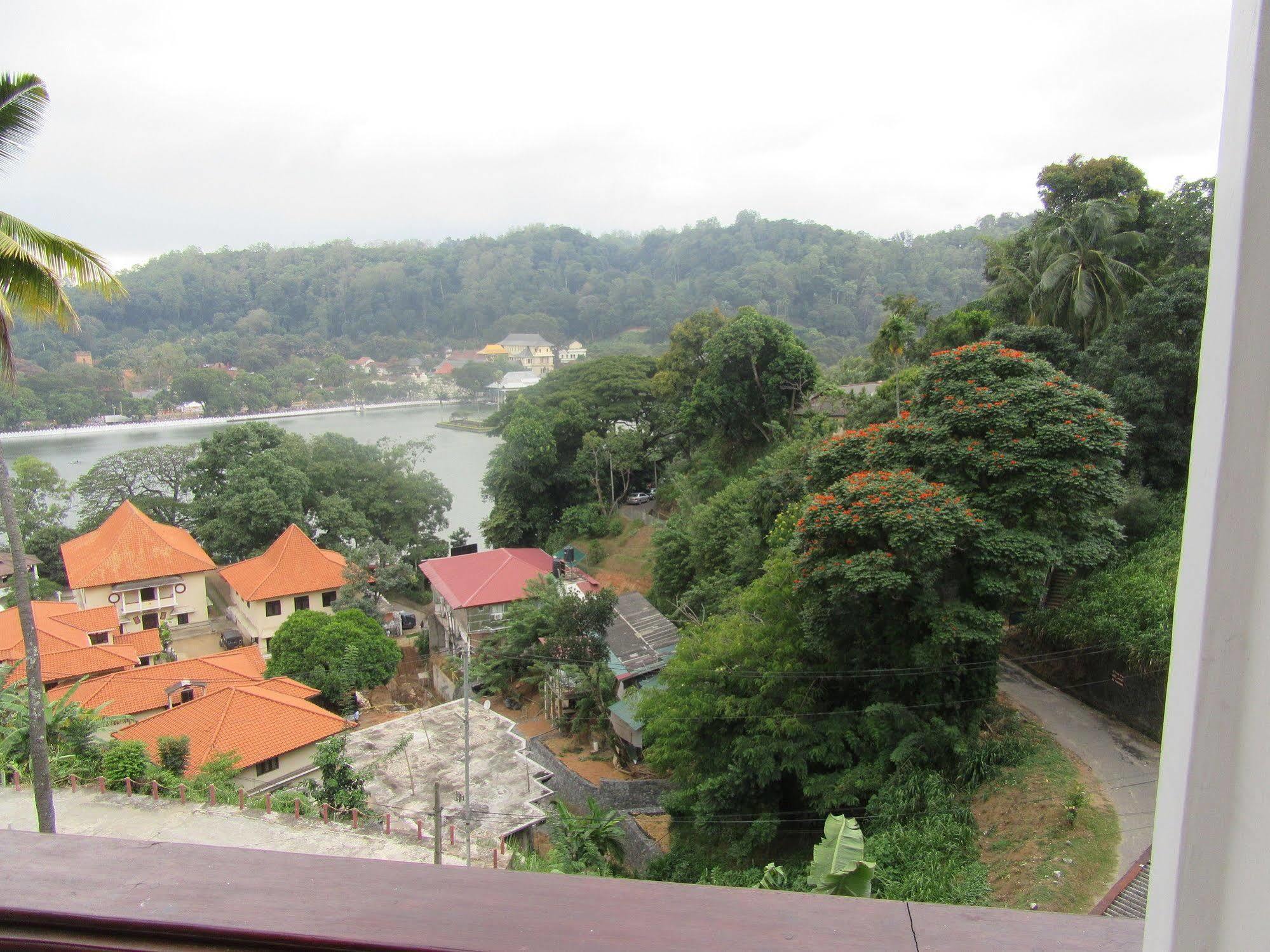 Ceyloni Lake Residency Kandy Luaran gambar